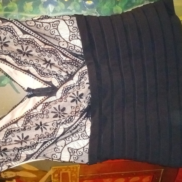 Cute v neck top - Picture 1 of 3